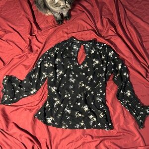 American Eagle floral patterned and collared blouse